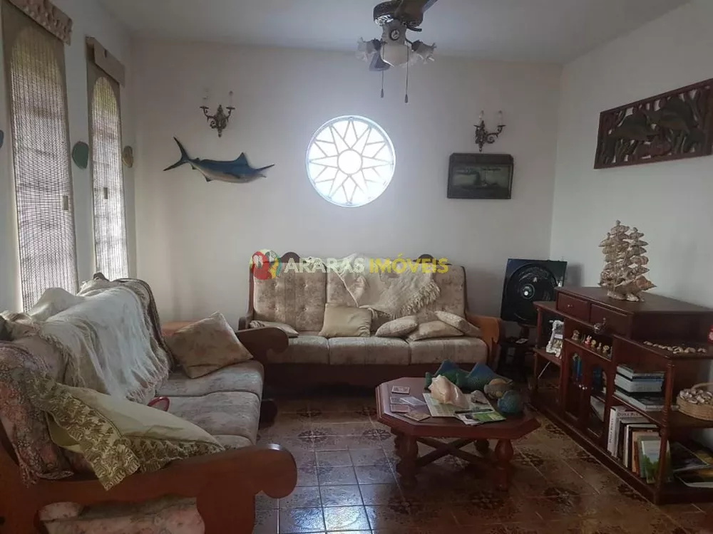 Casa à venda com 3 quartos, 360m² - Foto 1