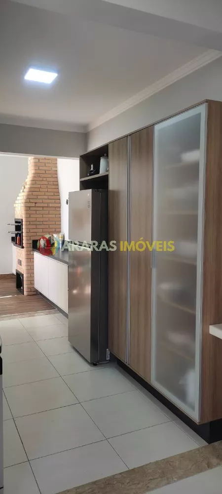 Casa à venda com 2 quartos, 125m² - Foto 2