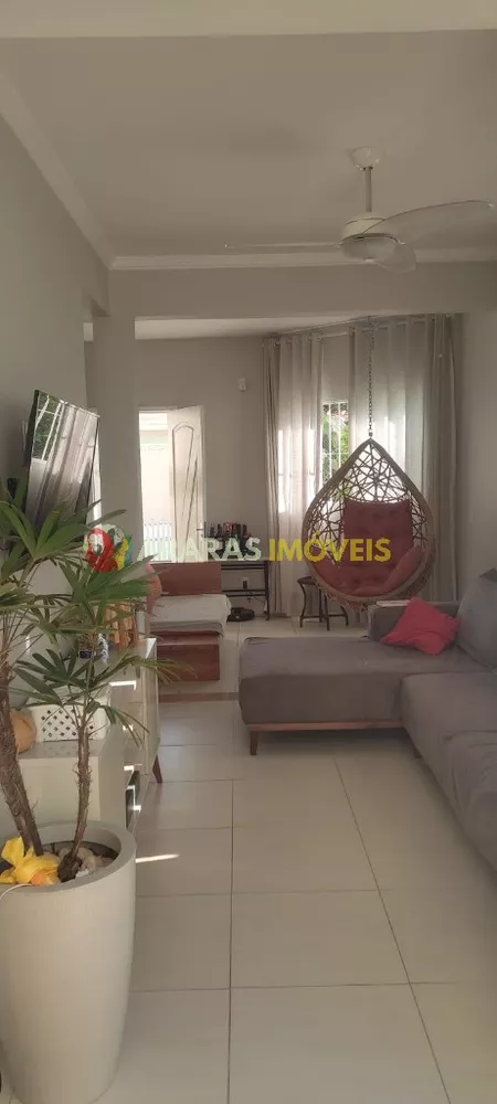 Casa à venda com 2 quartos, 125m² - Foto 1