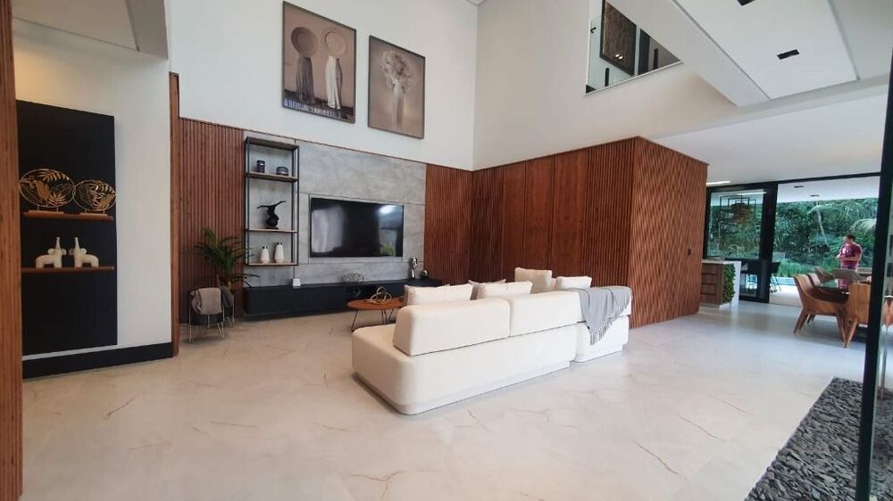 Casa à venda com 5 quartos, 420m² - Foto 1