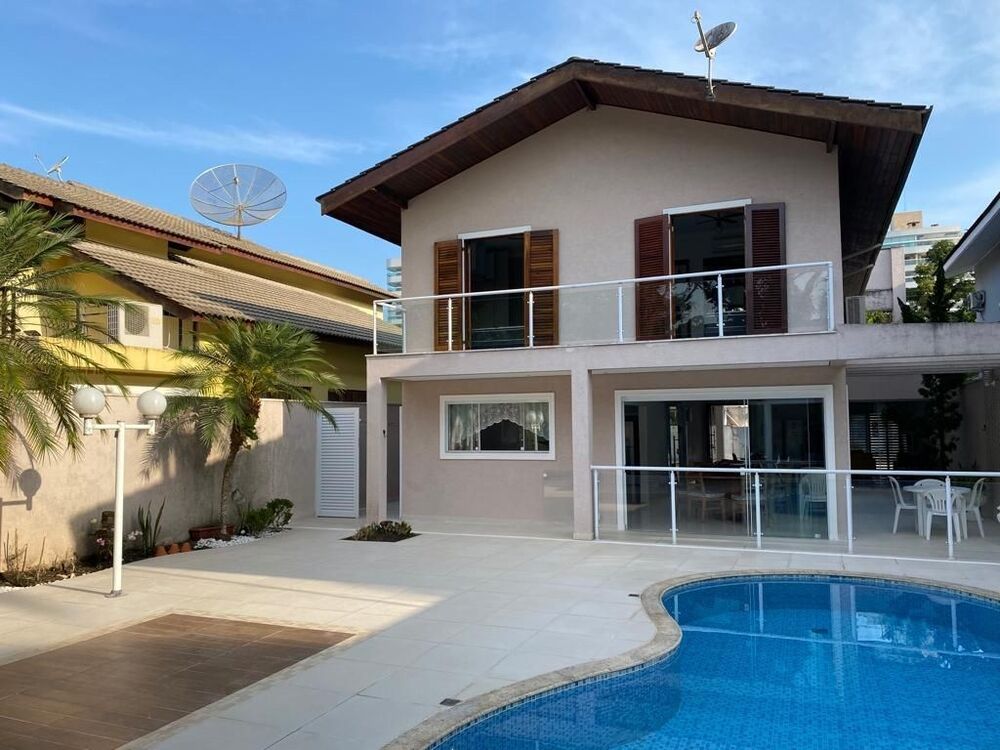 Casa à venda com 6 quartos, 456m² - Foto 1