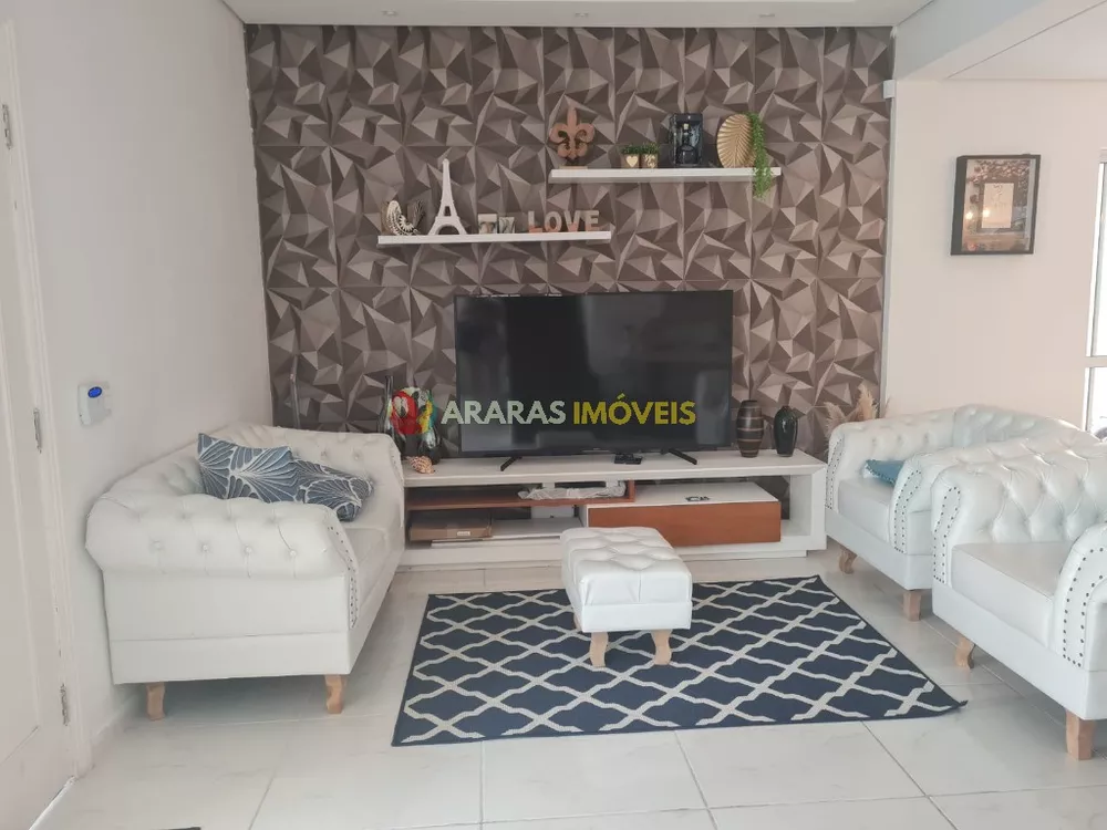 Casa à venda com 4 quartos, 250m² - Foto 2