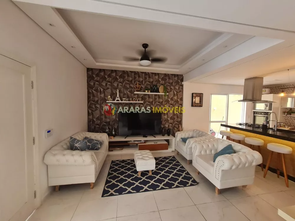 Casa à venda com 4 quartos, 250m² - Foto 1