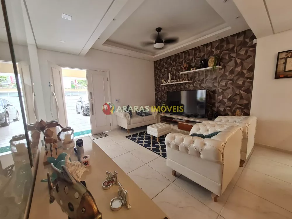 Casa à venda com 4 quartos, 250m² - Foto 4