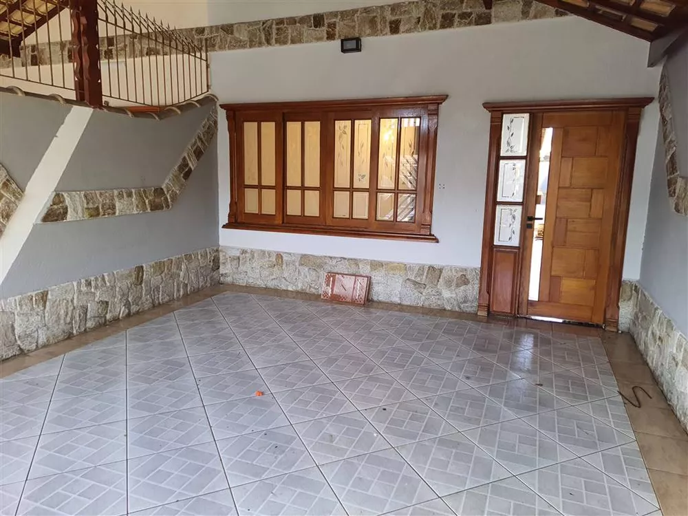 Casa à venda com 3 quartos, 124m² - Foto 1