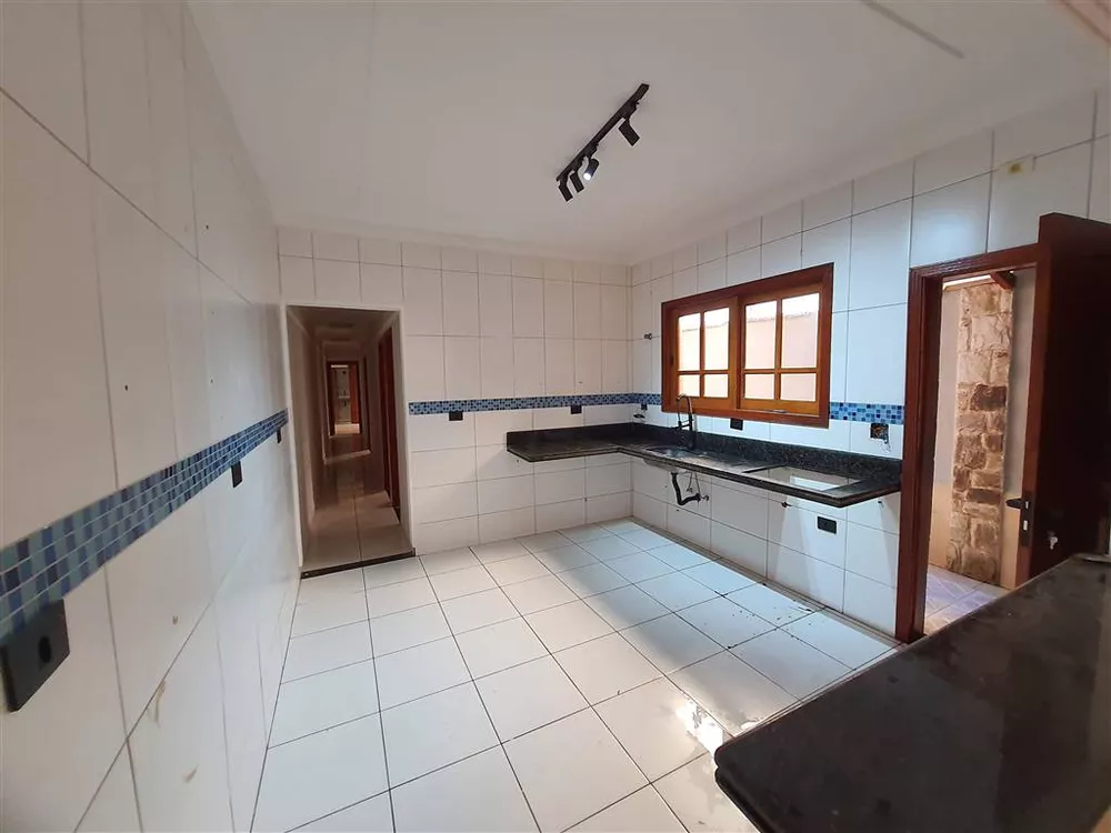 Casa à venda com 3 quartos, 124m² - Foto 4