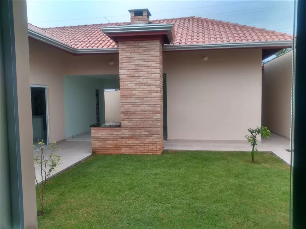 Casa à venda com 3 quartos, 204m² - Foto 2