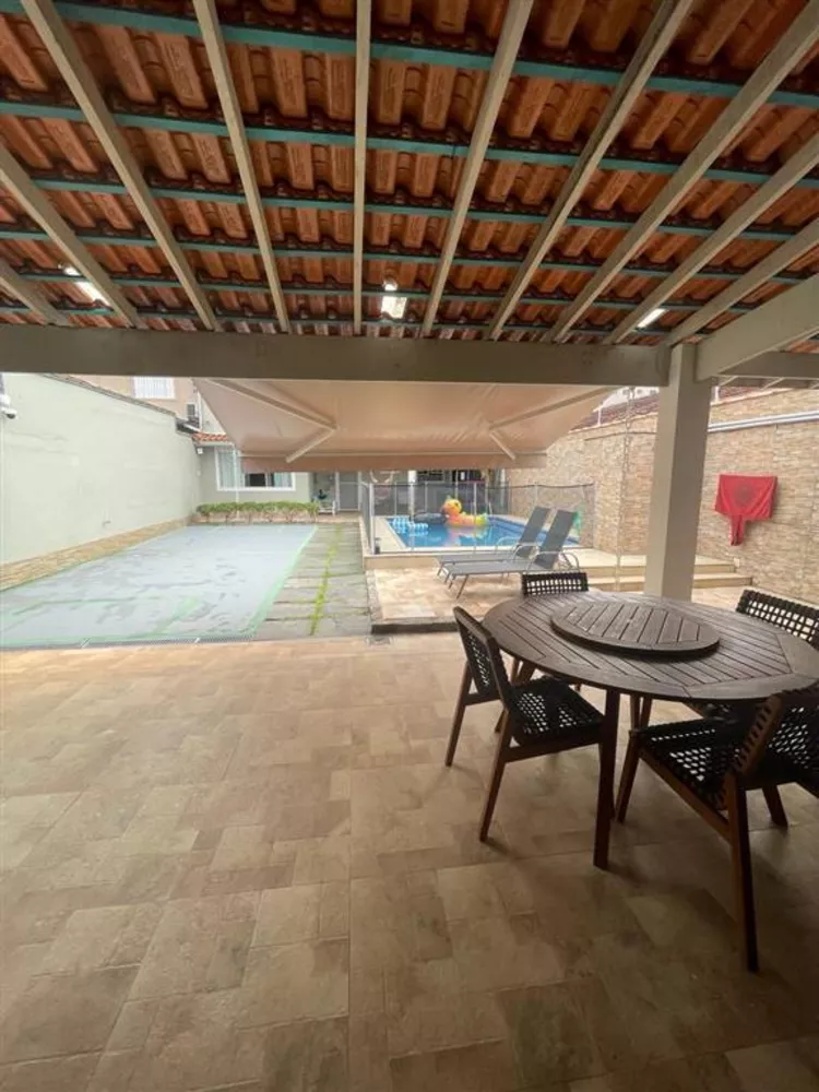 Casa à venda com 3 quartos, 211m² - Foto 4