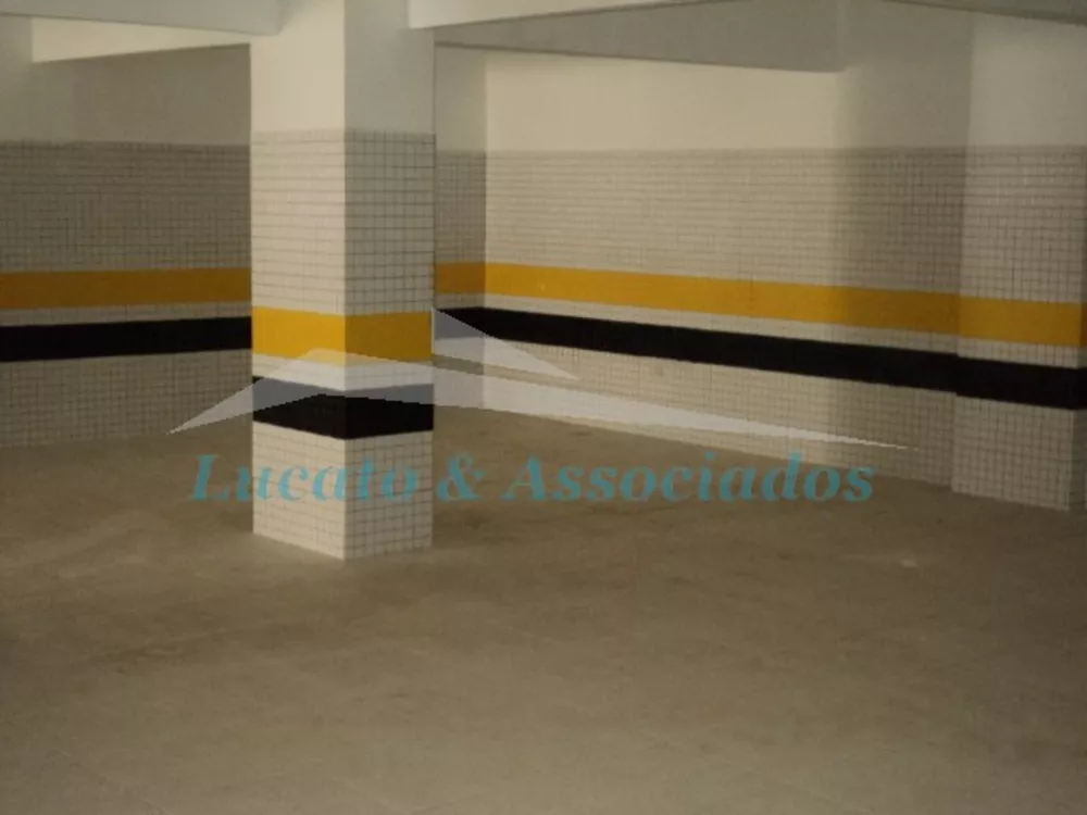 Apartamento à venda com 3 quartos, 180m² - Foto 4