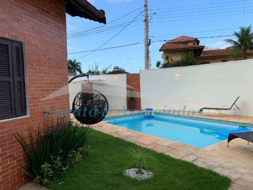 Casa à venda com 3 quartos, 220m² - Foto 1