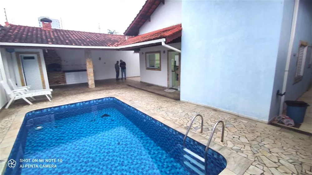 Casa à venda com 3 quartos, 185m² - Foto 1