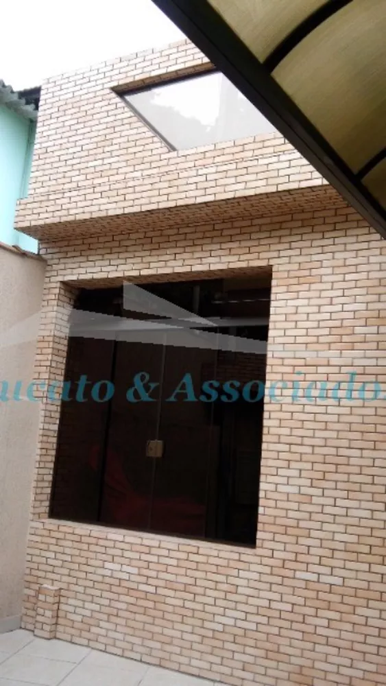 Casa à venda com 3 quartos, 190m² - Foto 2