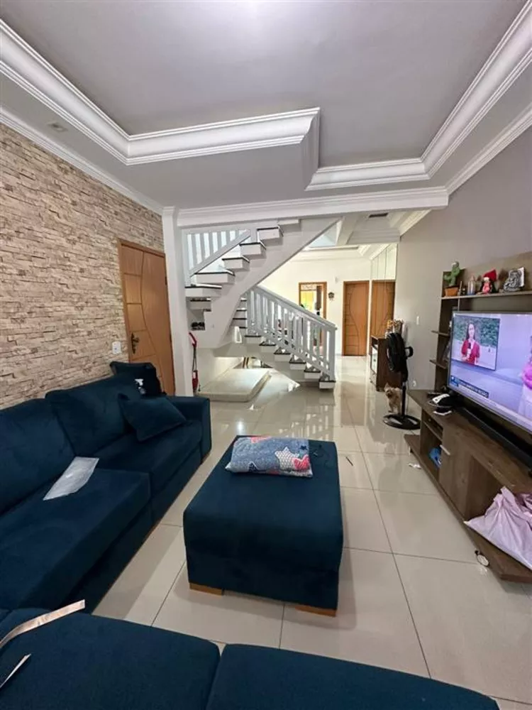 Sobrado à venda com 3 quartos, 143m² - Foto 1