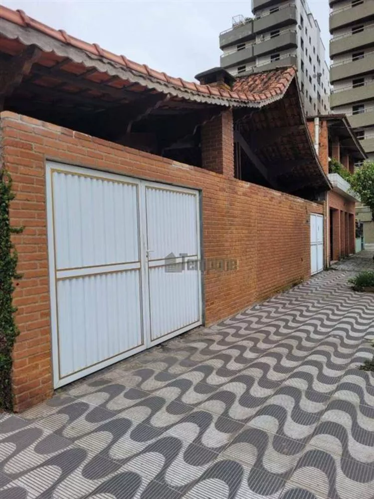 Casa à venda com 3 quartos, 200m² - Foto 1