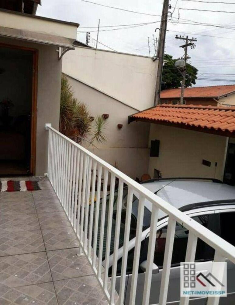 Casa à venda com 3 quartos, 148m² - Foto 1