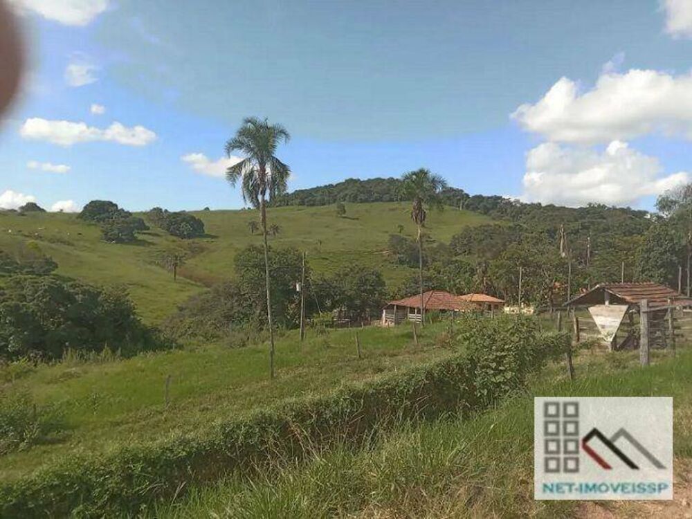 Fazenda à venda com 5 quartos, 500m² - Foto 1