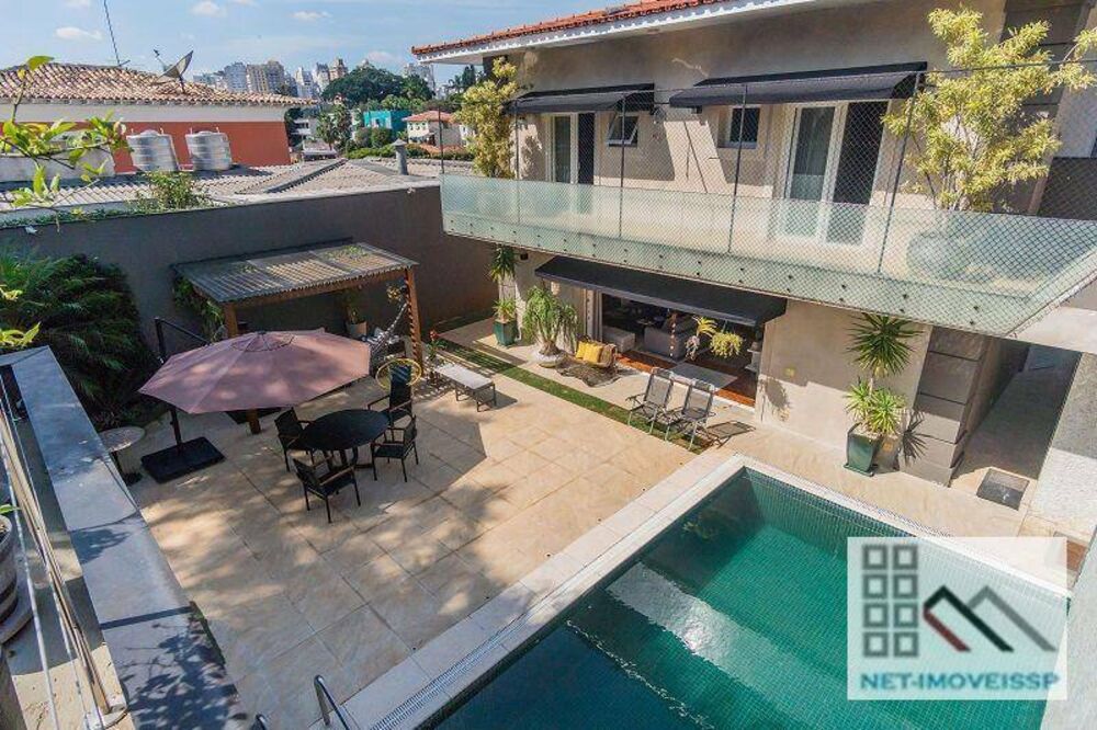 Sobrado à venda com 4 quartos, 720m² - Foto 1