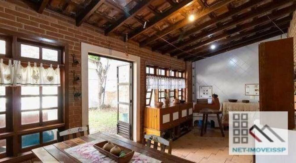Sobrado, 3 quartos, 240 m² - Foto 1