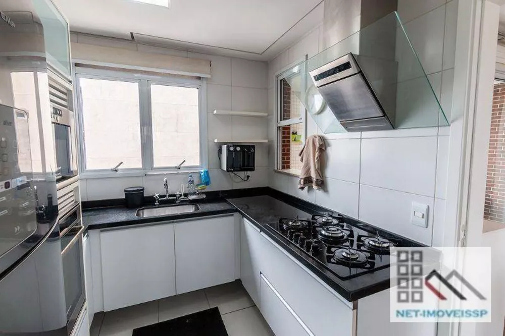 Apartamento para alugar com 2 quartos, 97m² - Foto 17