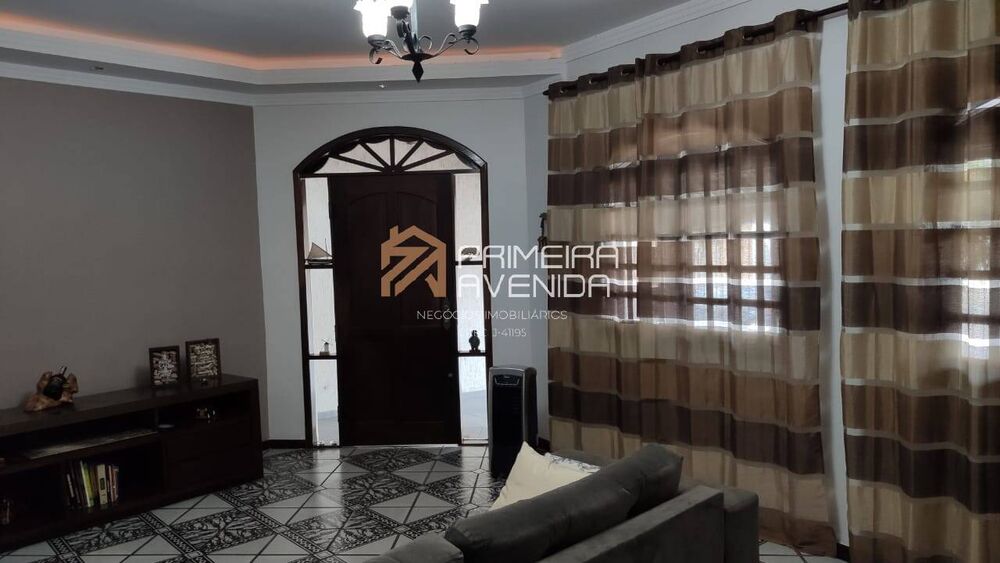 Casa à venda com 4 quartos, 200m² - Foto 1