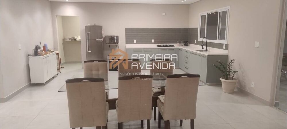 Casa à venda com 4 quartos, 326m² - Foto 1