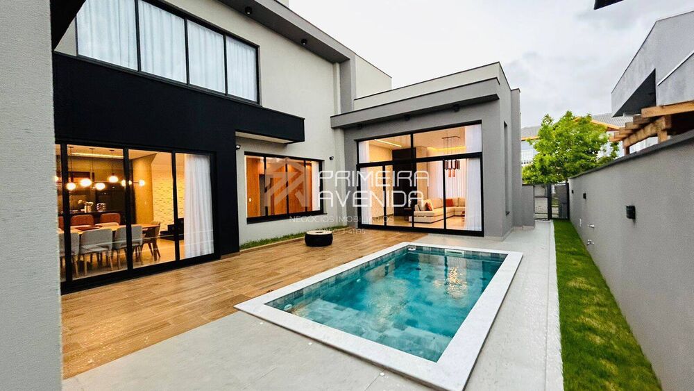 Casa à venda com 3 quartos, 323m² - Foto 1
