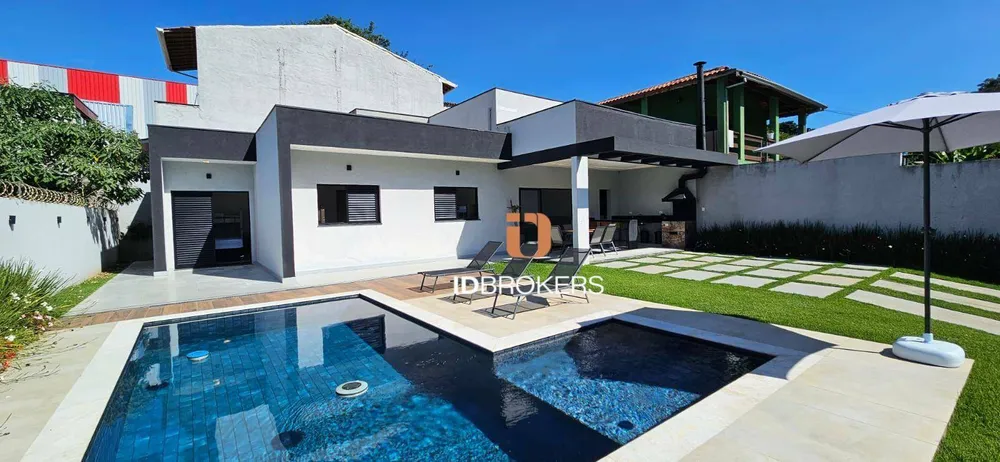 Chácara, 3 quartos, 420 m² - Foto 1