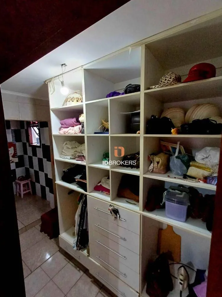 Casa, 5 quartos, 330 m² - Foto 3