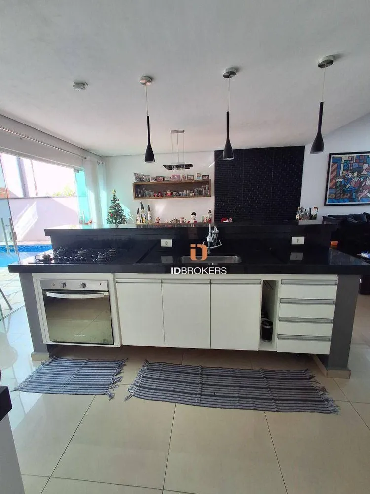 Casa, 3 quartos, 202 m² - Foto 4