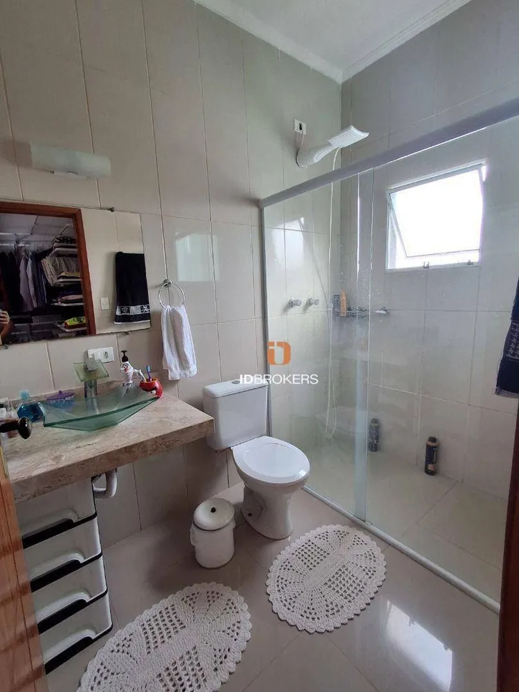 Casa, 3 quartos, 202 m² - Foto 1