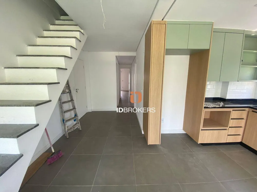 Cobertura, 3 quartos, 232 m² - Foto 2