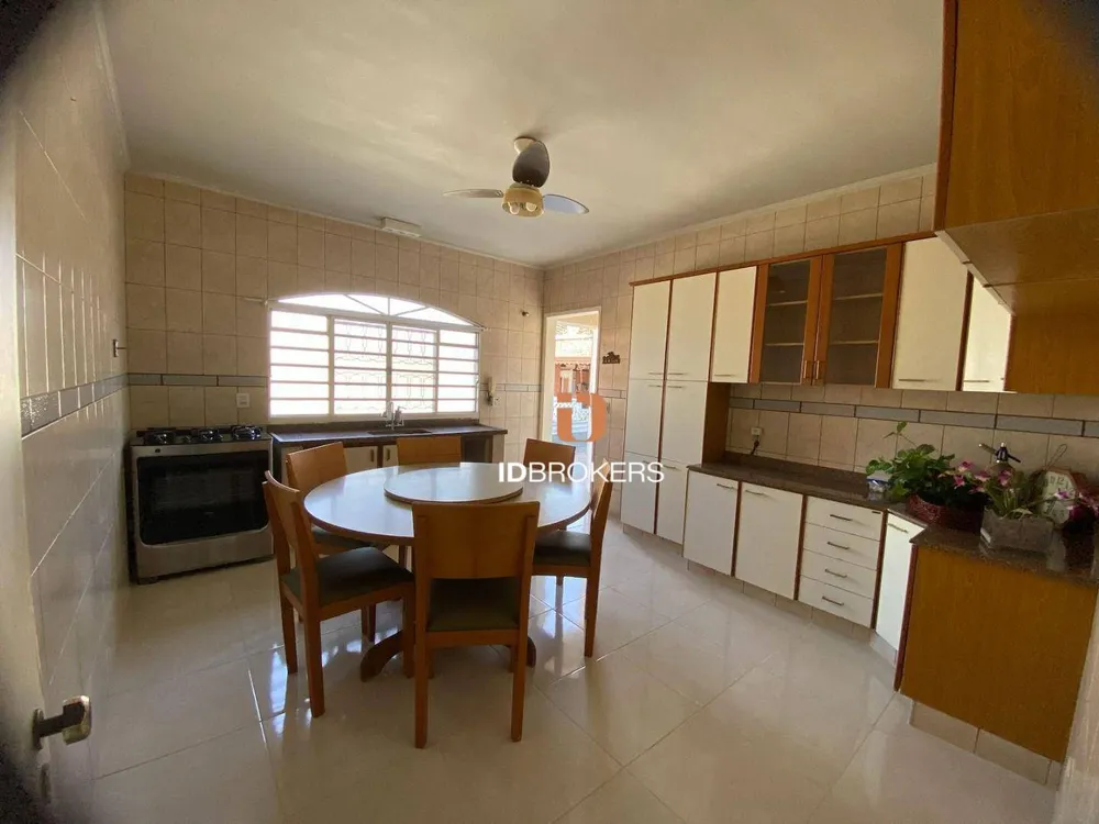 Casa, 3 quartos, 307 m² - Foto 1