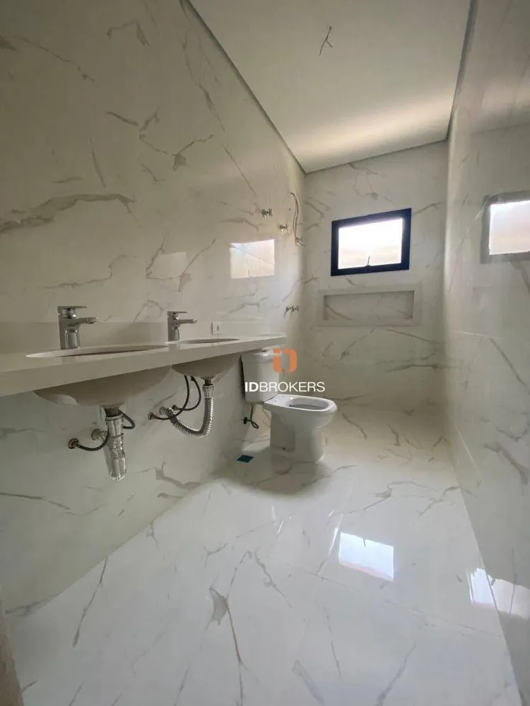 Casa, 4 quartos, 249 m² - Foto 1