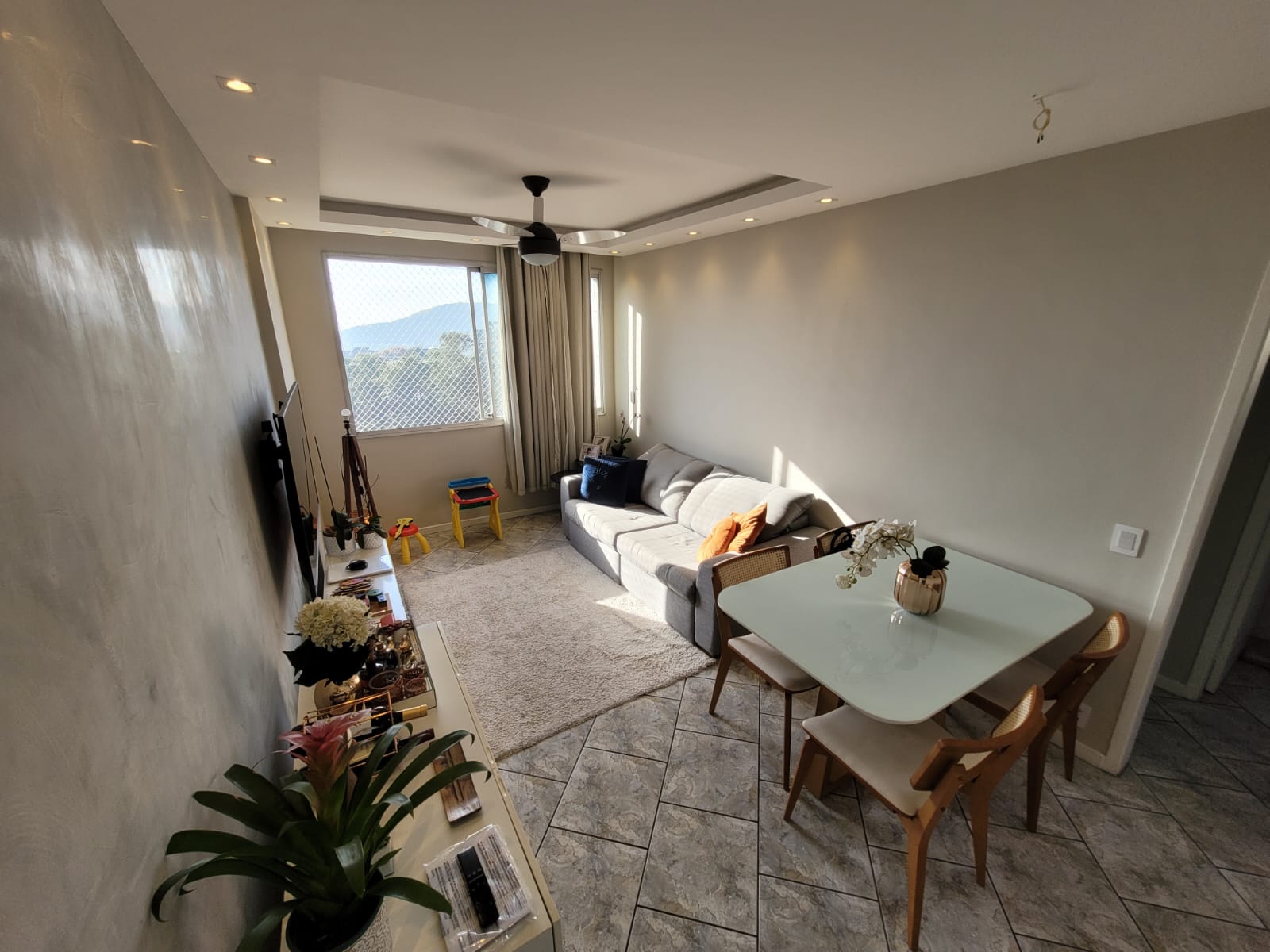 Apartamento à venda com 2 quartos, 70m² - Foto 2