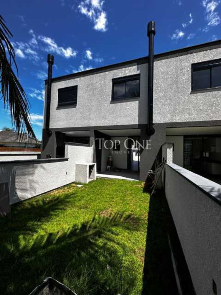 Casa à venda com 2 quartos, 115m² - Foto 1