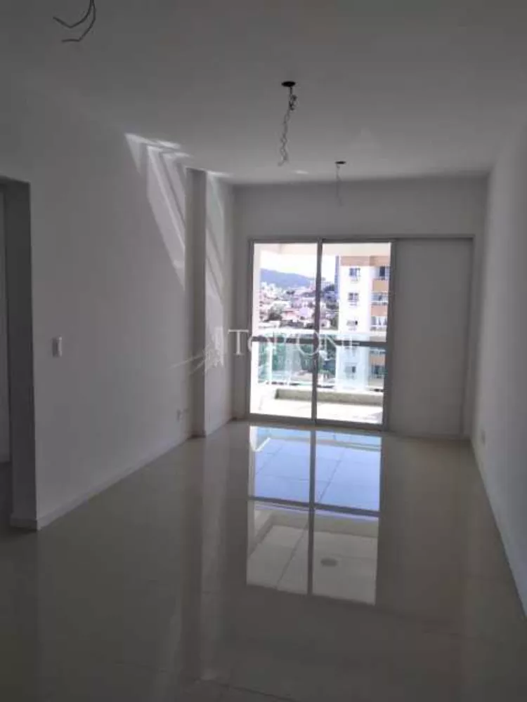 Apartamento à venda com 2 quartos, 74m² - Foto 1