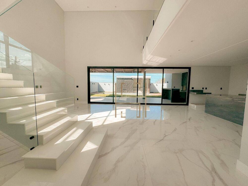 Casa de Condomínio à venda com 5 quartos, 367m² - Foto 1