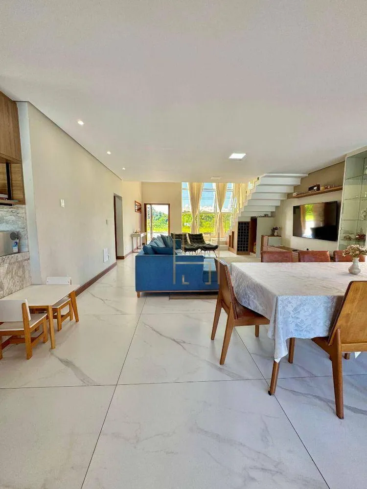 Casa, 4 quartos, 278 m² - Foto 2