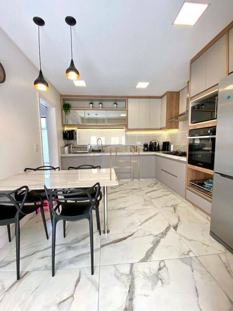 Casa de Condomínio à venda com 4 quartos, 306m² - Foto 2