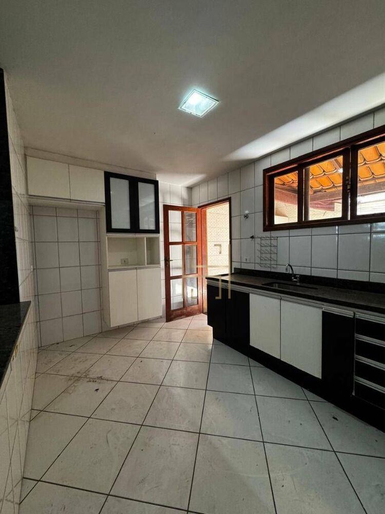 Casa à venda com 3 quartos, 140m² - Foto 2