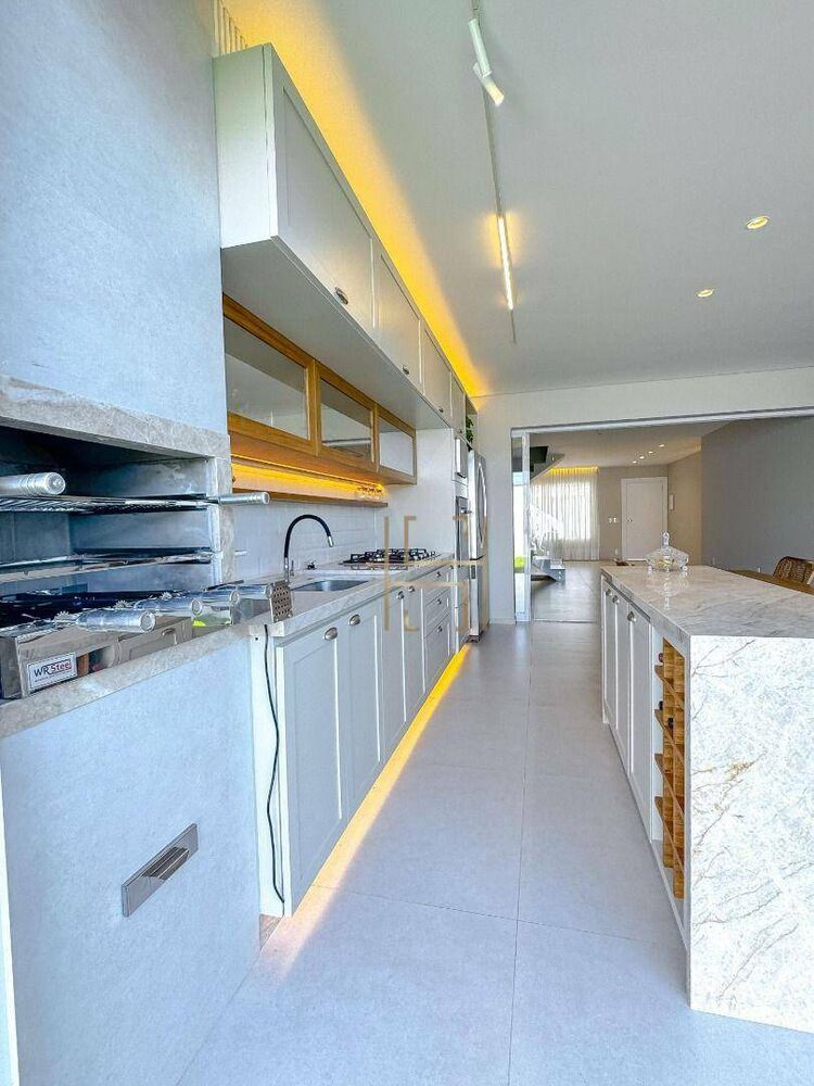 Casa à venda com 3 quartos, 196m² - Foto 4