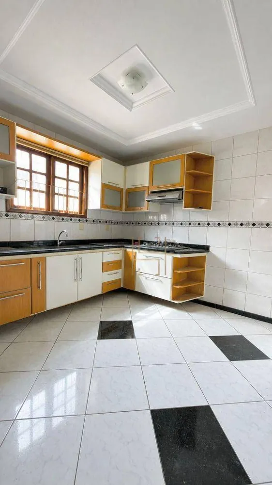 Casa, 3 quartos, 250 m² - Foto 1