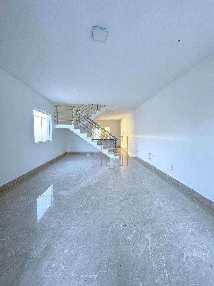 Casa à venda com 3 quartos, 155m² - Foto 1