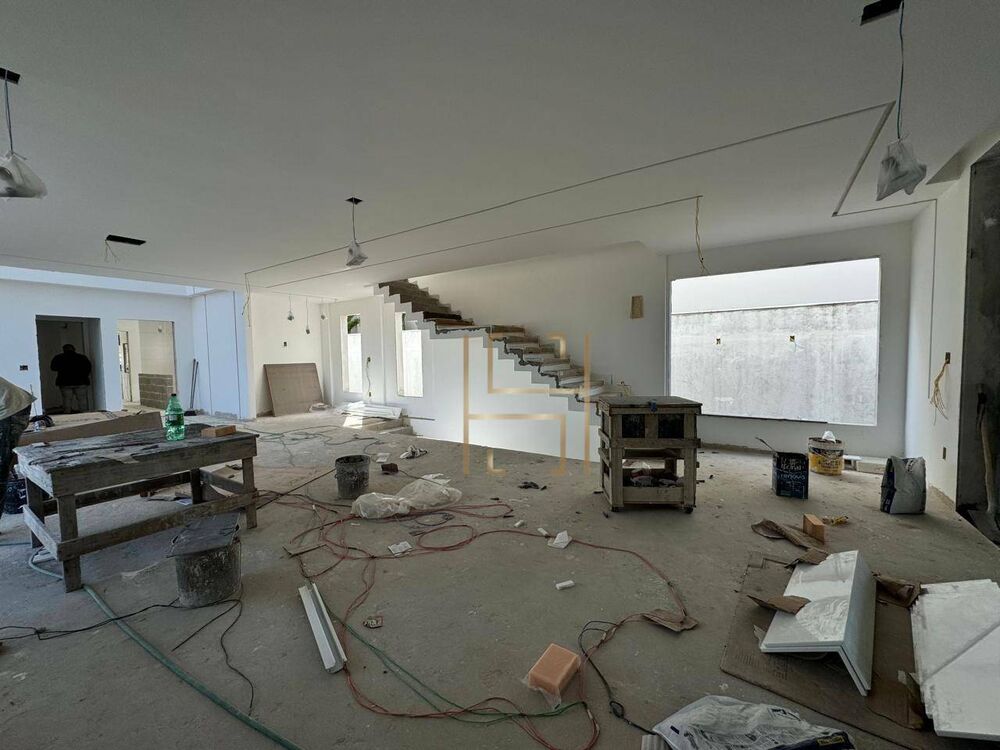 Casa de Condomínio à venda com 4 quartos, 251m² - Foto 1
