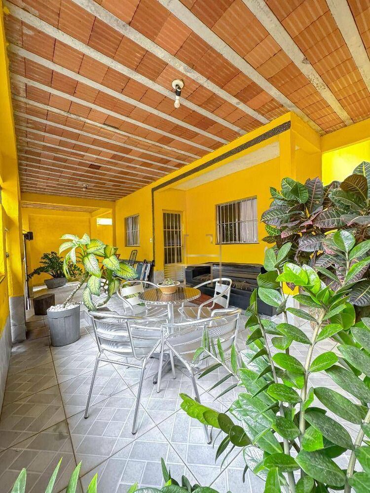 Casa à venda com 3 quartos, 196m² - Foto 2