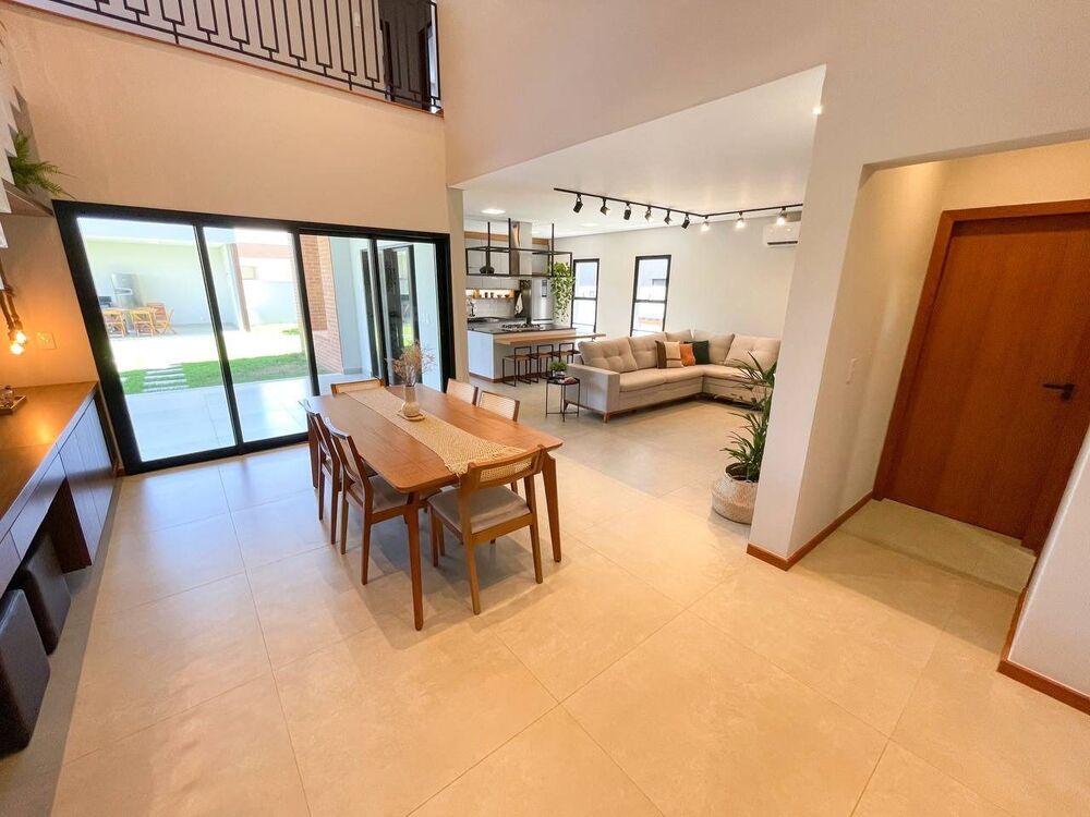 Casa de Condomínio à venda com 4 quartos, 288m² - Foto 2