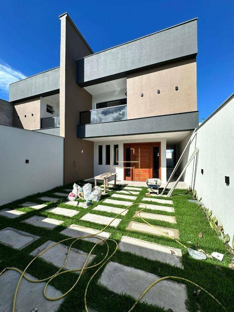 Casa à venda com 3 quartos, 138m² - Foto 1
