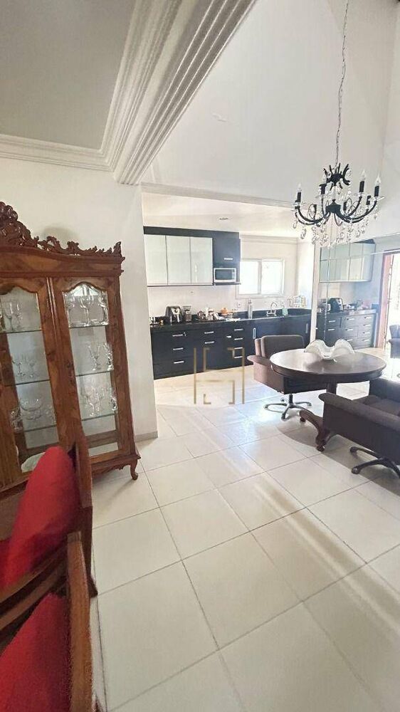 Casa à venda com 4 quartos, 270m² - Foto 3