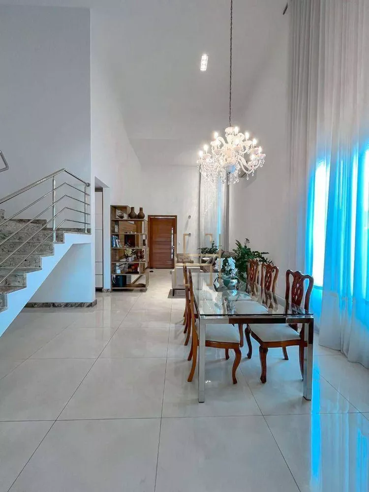 Casa de Condomínio à venda com 4 quartos, 243m² - Foto 2