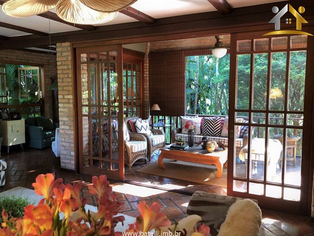 Casa de Condomínio à venda com 4 quartos, 450m² - Foto 1